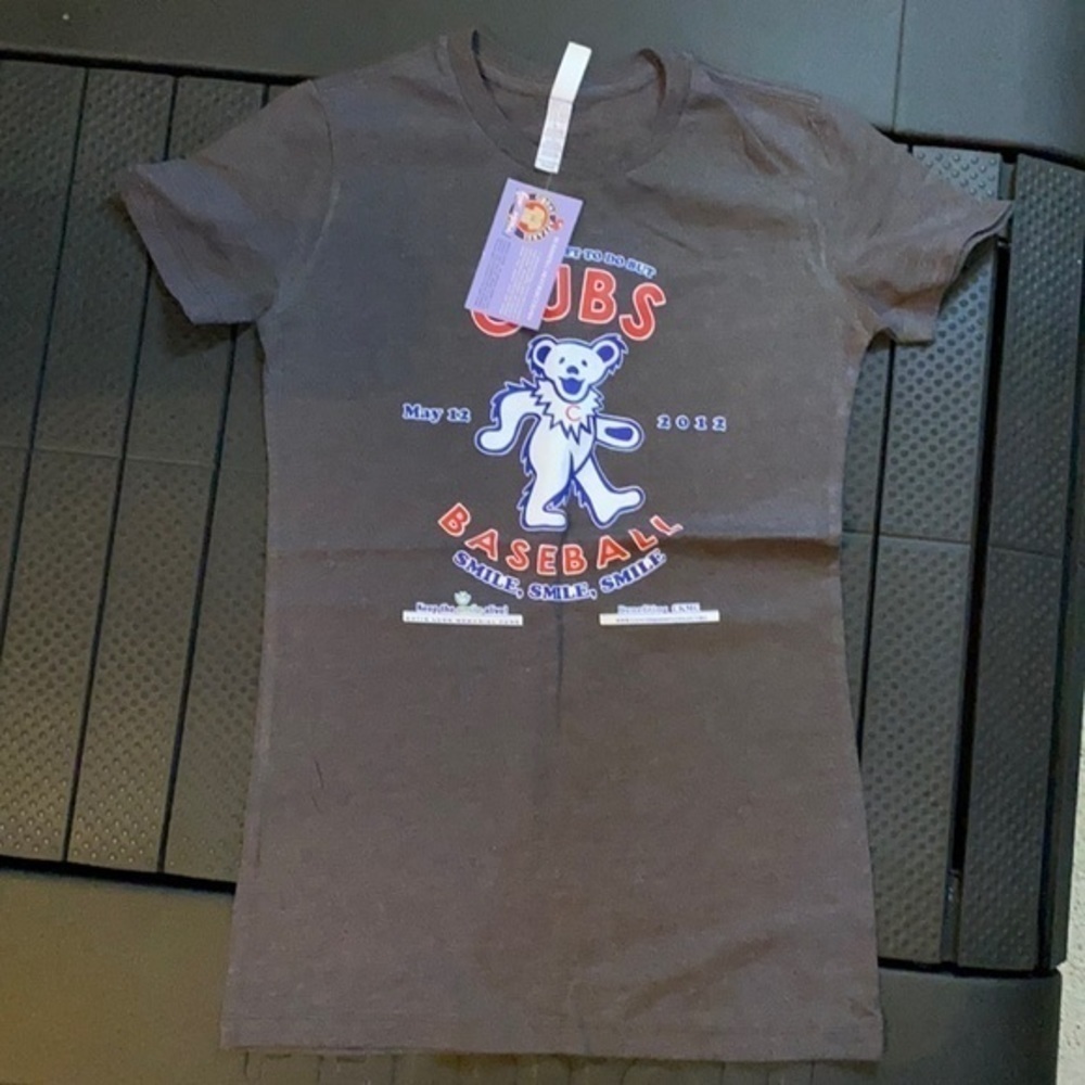 NWT Chicago Cubs Charity Tee Shirt Gray Size Small